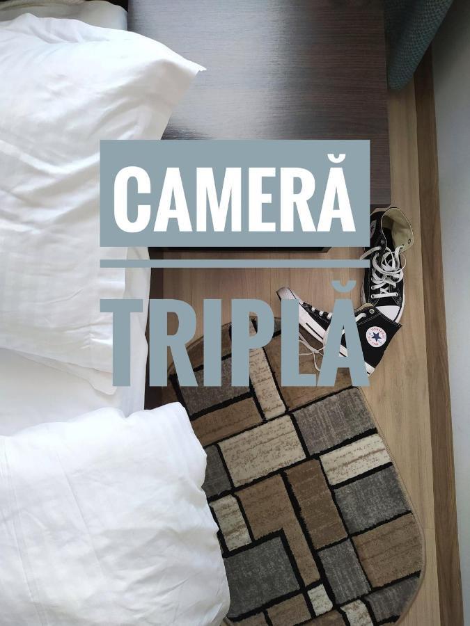 Hillside Hotel Oradea Buitenkant foto
