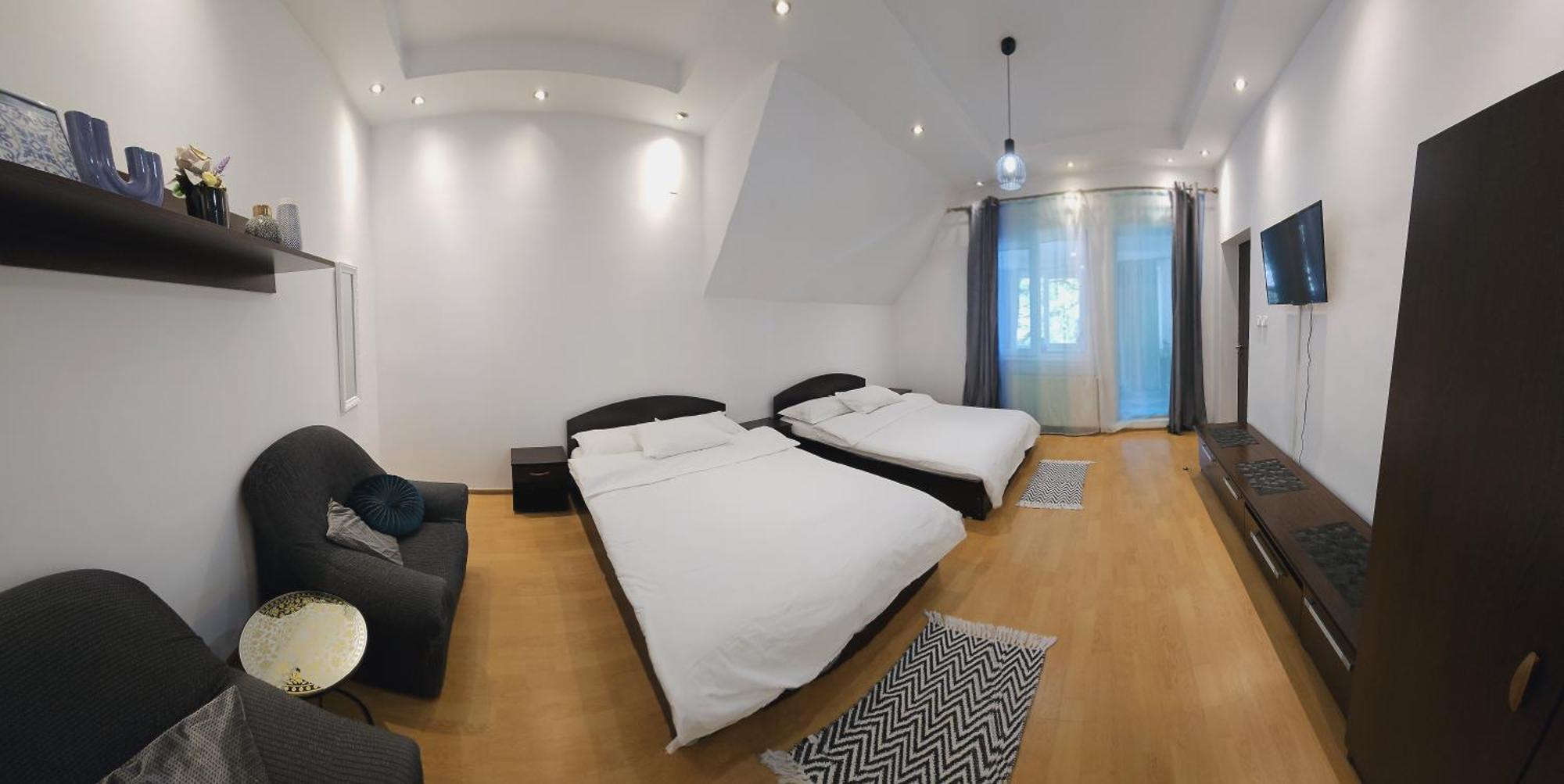 Hillside Hotel Oradea Buitenkant foto