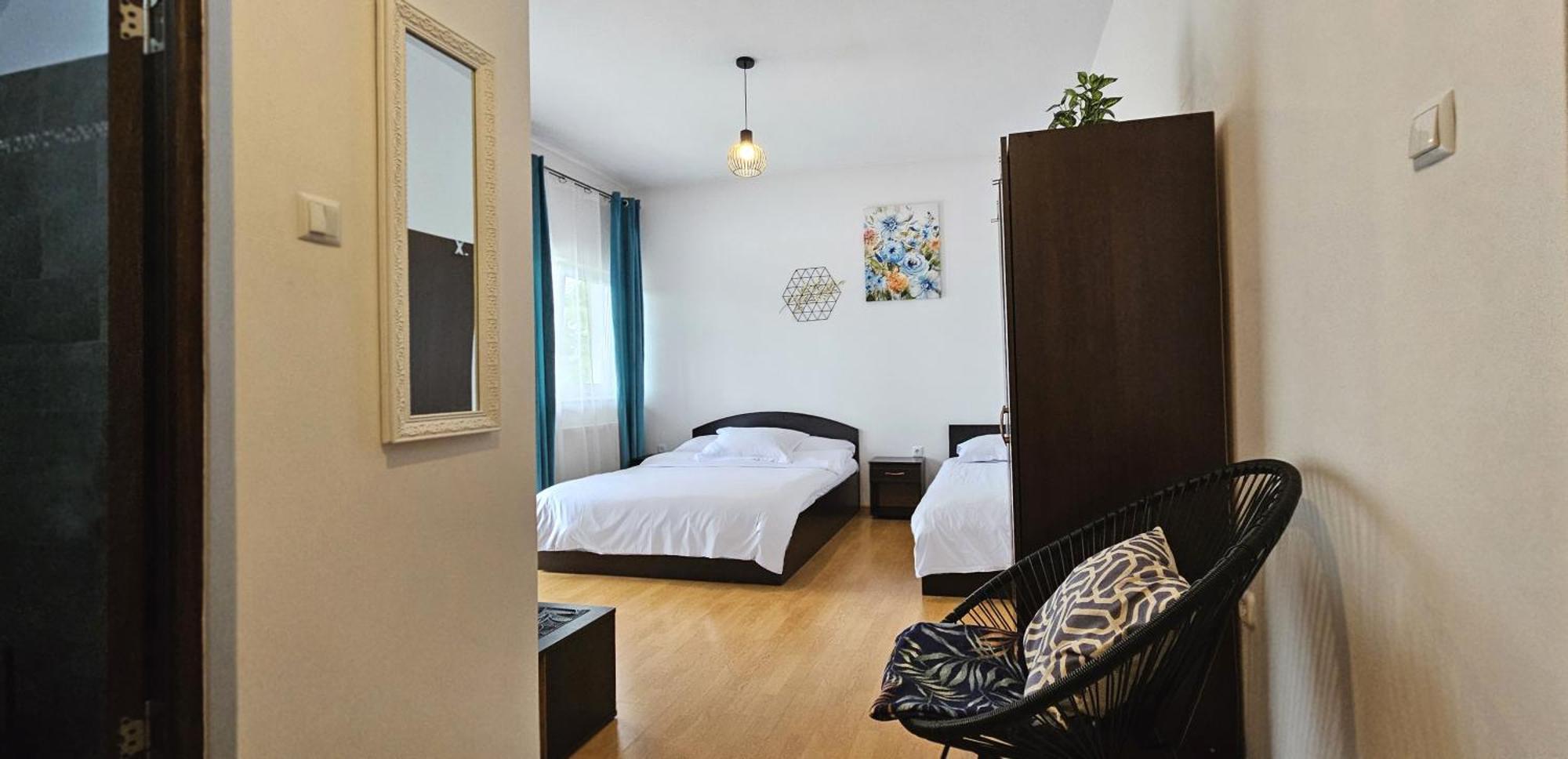 Hillside Hotel Oradea Buitenkant foto