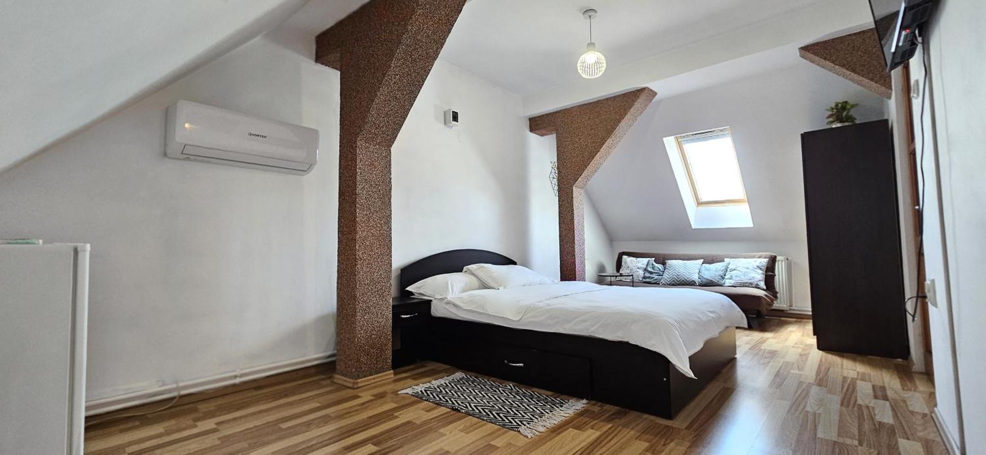 Hillside Hotel Oradea Buitenkant foto